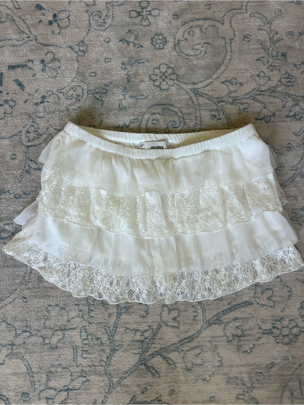 Hollister Women’s Medium White Lace Tiered Mini Skort Lined Ruffle Boho Summer